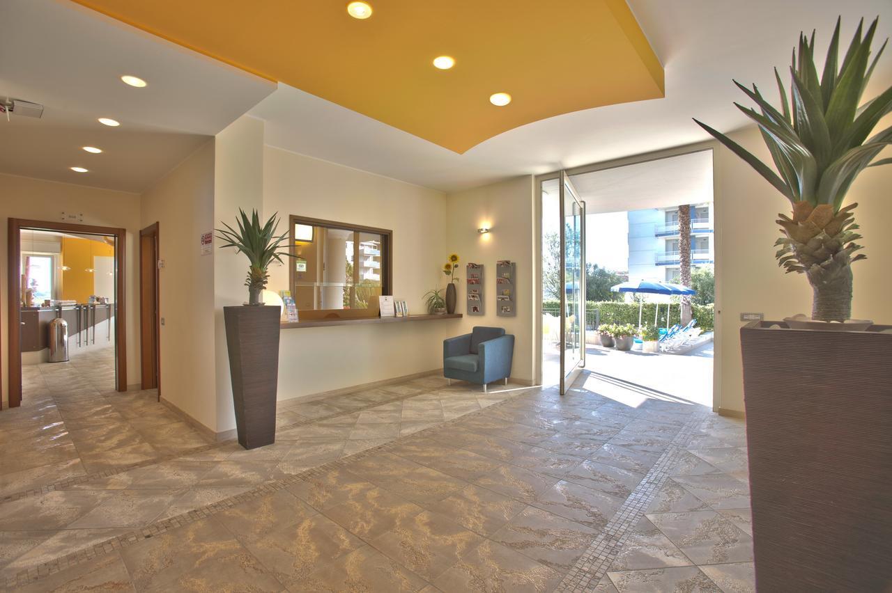 Residence Il Girasole 1 Alba Adriatica Exterior foto